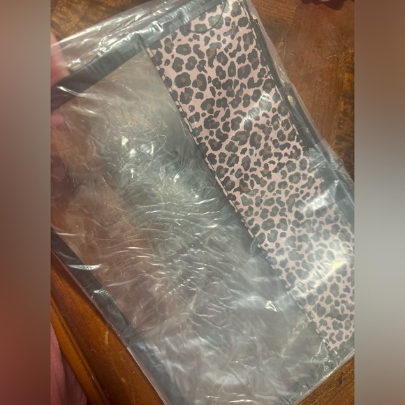 “SNACKS” clear pouch with handle (cheetah print) - Picture 3 of 4